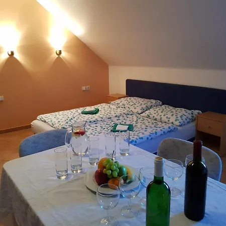 Vinny Sklep Kravi Hora * Bořetice